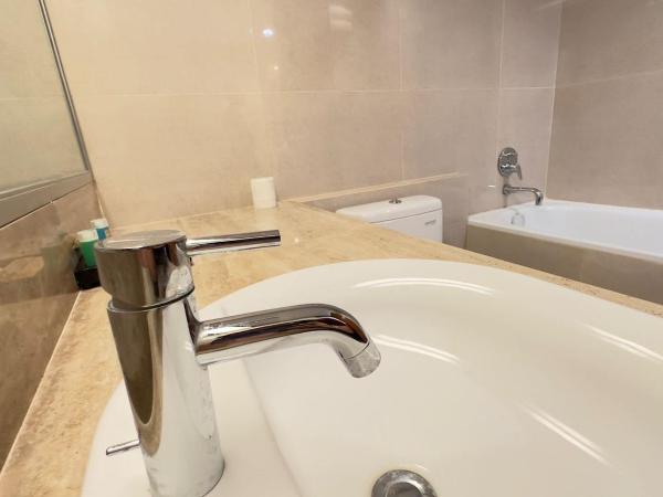 Sahid Raya Hotel & Convention Yogyakarta : photo 1 de la chambre appartement avec balcon