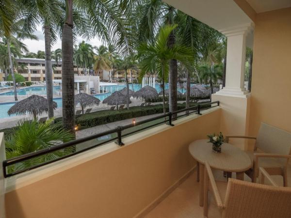 Iberostar Waves Costa Dorada : photo 3 de la chambre hébergement double - vue sur piscine (2 adultes)