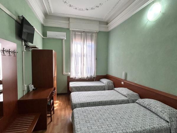 Hotel Barone : photo 8 de la chambre chambre triple confort avec douche