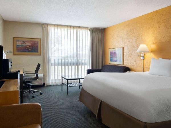 Ramada by Wyndham Tucson : photo 1 de la chambre chambre lit king-size - non-fumeurs