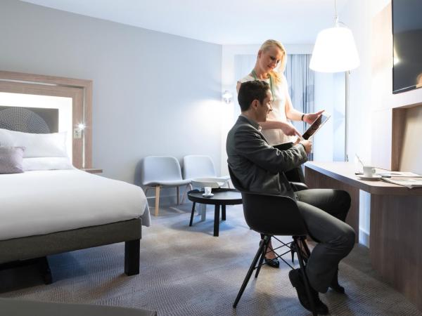 Novotel Château de Versailles : photo 2 de la chambre chambre lit queen-size exécutive avec canapé-lit