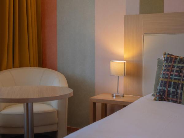 Hotel *** & Spa Vacances Bleues Villa Marlioz : photo 2 de la chambre chambre simple standard avec accès au spa