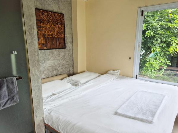 Thai Good Arts Resort : photo 7 de la chambre chambre lit queen-size