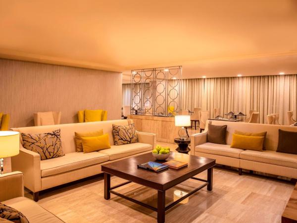 Sheraton Mexico City Maria Isabel : photo 7 de la chambre chambre affaires deluxe 1 lit king-size avec accès au salon club