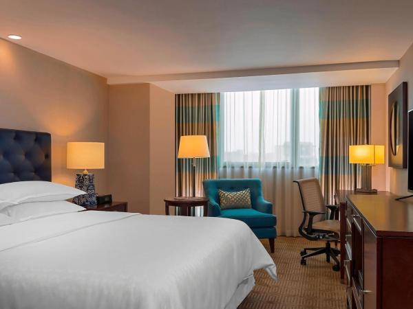 Sheraton Mexico City Maria Isabel : photo 1 de la chambre chambre affaires deluxe avec 1 lit king-size - vue sur avenue reforma