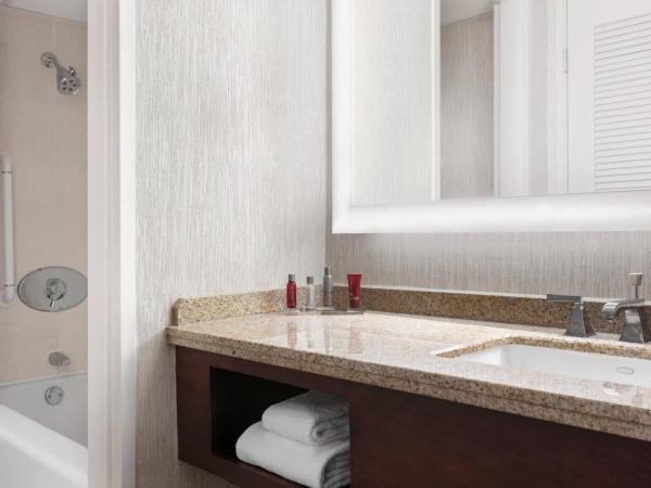 New Orleans Marriott : photo 6 de la chambre chambre lit king-size - vue sur ville
