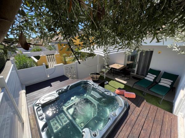 Hôtel Eve Cap d'agde Village Naturiste : photo 1 de la chambre suite avec jacuzzi