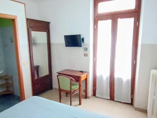 Albergo Avalon : photo 4 de la chambre chambre double ou lits jumeaux avec salle de bains