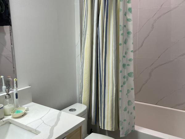 New Luxury Walkout Suite Near University : photo 1 de la chambre chambre double deluxe