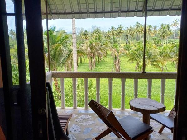 Lake View Bungalows : photo 4 de la chambre apartment with view and balcony