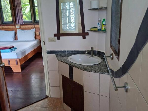 Lake View Bungalows : photo 5 de la chambre apartment with view and balcony