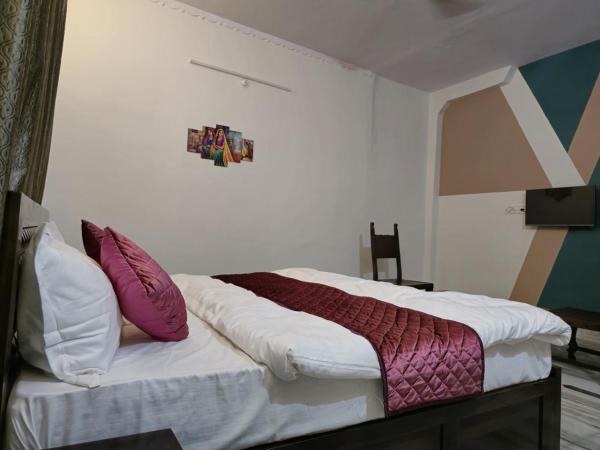 Hotel Lavish Inn : photo 2 de la chambre chambre de luxe double ou lits jumeaux avec baignoire spa