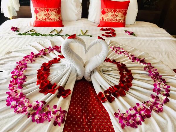 Singha Montra Lanna Boutique Style Hotel : photo 3 de la chambre honeymoon lanna suite with balcony (included sparkling wine 1 btl, rose petals, 1 time afternoon tea)