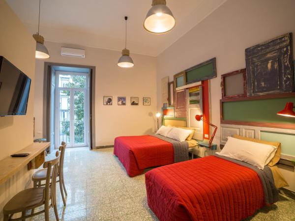 The Foria House by House In Naples : photo 3 de la chambre chambre familiale deluxe avec balcon