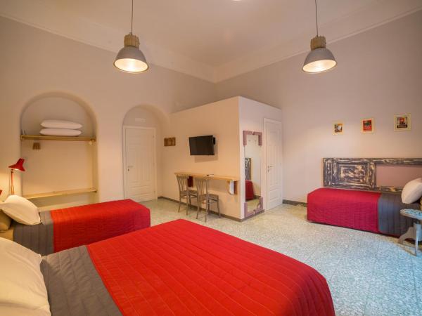 The Foria House by House In Naples : photo 7 de la chambre chambre familiale deluxe avec balcon