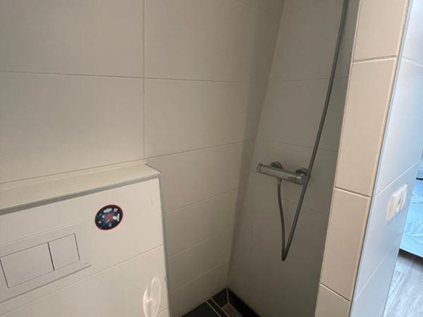 Hotel 55 - City Centre : photo 3 de la chambre chambre simple avec salle de bains privative