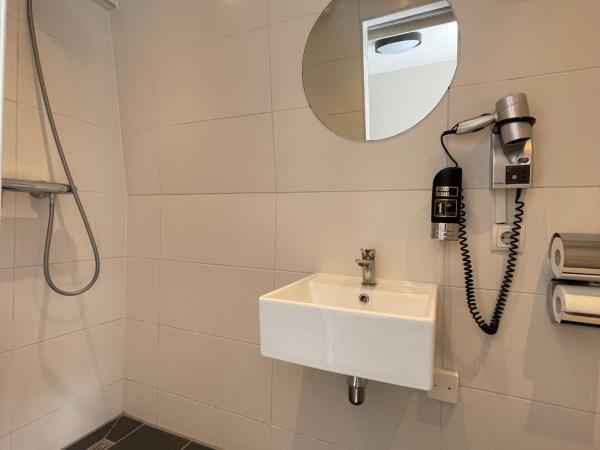 Hotel 55 - City Centre : photo 4 de la chambre chambre simple avec salle de bains privative