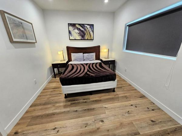 Hollywood Homes minutes to everything SPACIOUS AND FREE PARKING : photo 7 de la chambre five bedroom townhouse at mariposa