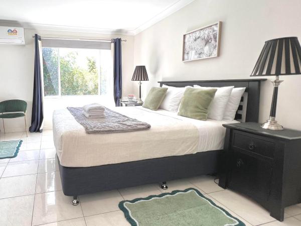 North Ryde Guesthouse : photo 1 de la chambre chambre triple avec salle de bains privative