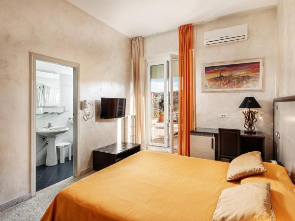 Hotel Minerva : photo 5 de la chambre chambre double supérieure - vue sur ville