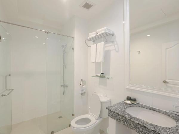 Casa Blanca Boutique Hotel - SHA Plus : photo 5 de la chambre premium deluxe twin room city view with balcony