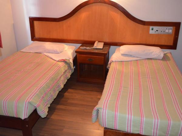 Reinales Plaza Hotel : photo 2 de la chambre chambre quadruple de luxe