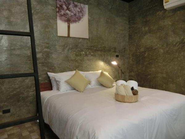The Wishes Hotel at Chiangmai : photo 7 de la chambre chambre double deluxe avec lit d'appoint