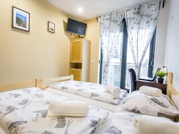 Hostel Moving : photo 1 de la chambre chambre double avec balcon