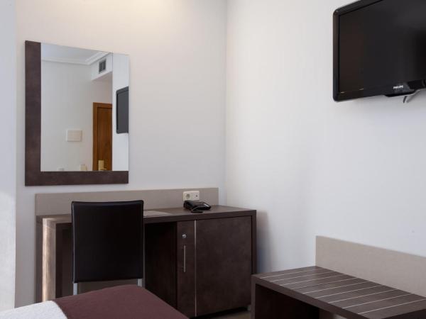 Hotel Villamadrid : photo 7 de la chambre chambre double avec lit d'appoint (3 adultes)