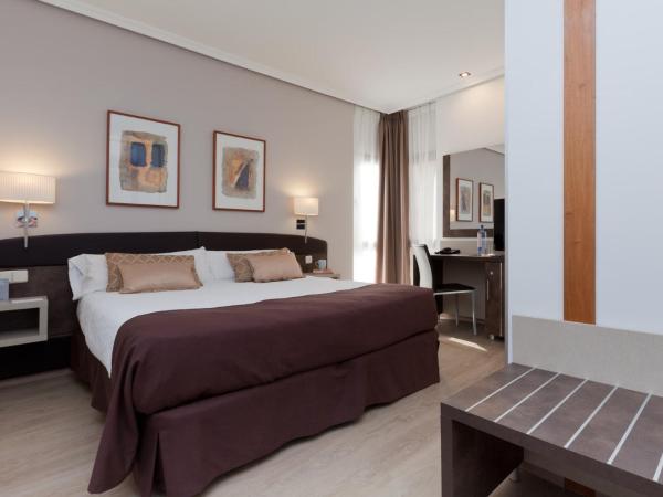 Hotel Villamadrid : photo 7 de la chambre chambre double avec lit d'appoint