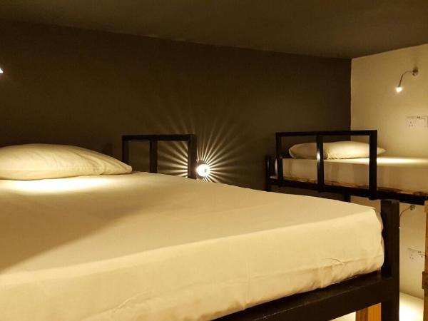 Revopackers Beds and Bunks : photo 3 de la chambre dortoir mixte de 6 lits