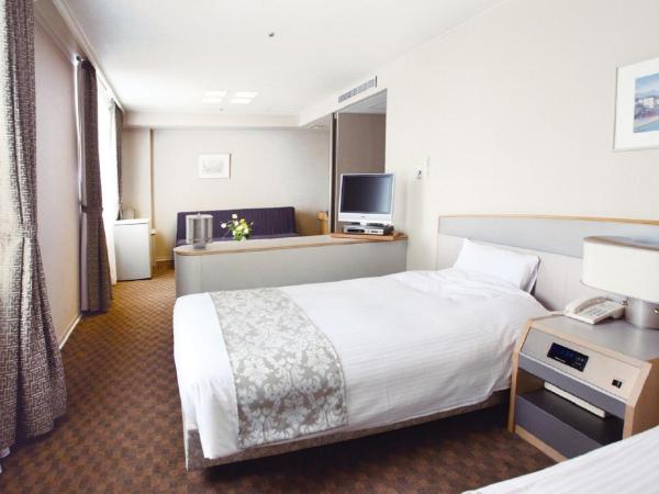 Hotel Awina Osaka : photo 1 de la chambre chambre lits jumeaux de luxe avec canapé-lit - non-fumeurs