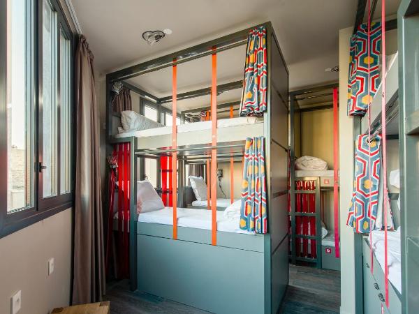 The People - Paris Belleville IEx Les PiaulesI : photo 2 de la chambre lit dans dortoir mixte de 8 lits 