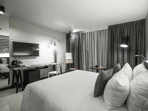 Art Mai Gallery Nimman Hotel Chiang Mai - SHA Plus : photo 5 de la chambre chambre premier art