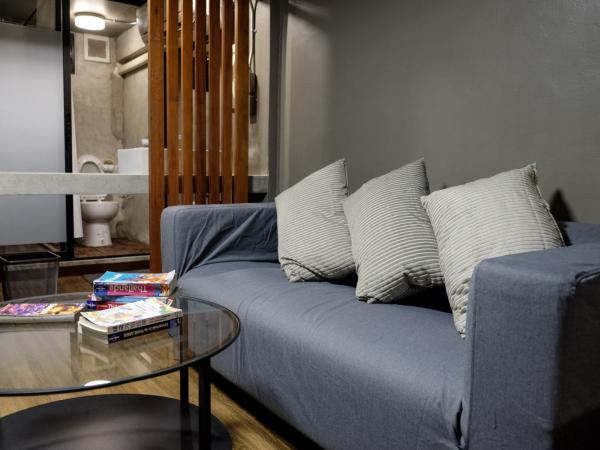 In a Box Hostel : photo 4 de la chambre chambre quadruple avec salle de bains privative