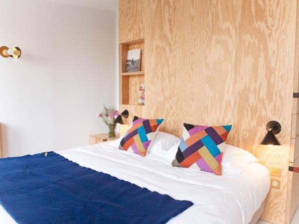 Hôtel Montholon : photo 1 de la chambre chambre double ou lits jumeaux supérieure avec vue sur ville