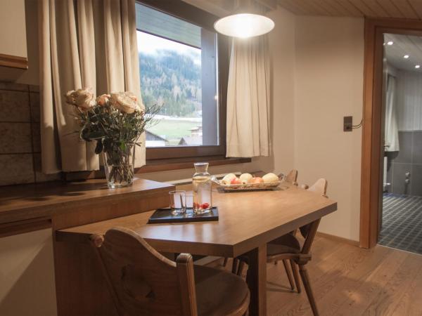 Hotel Garni Römerhof : photo 6 de la chambre appartement 2 chambres avec balcon