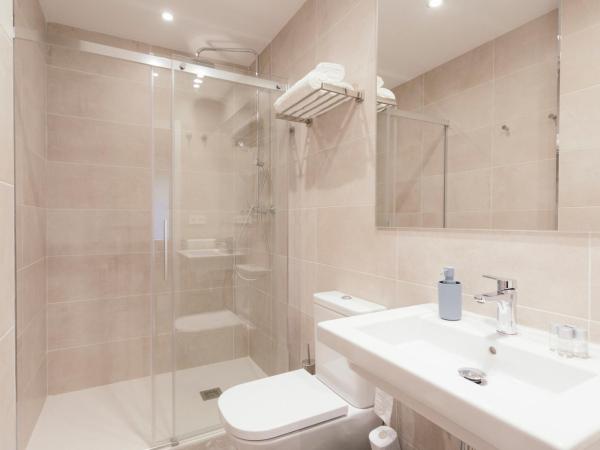 Pension Del Mar : photo 2 de la chambre chambre double standard avec salle de bains commune