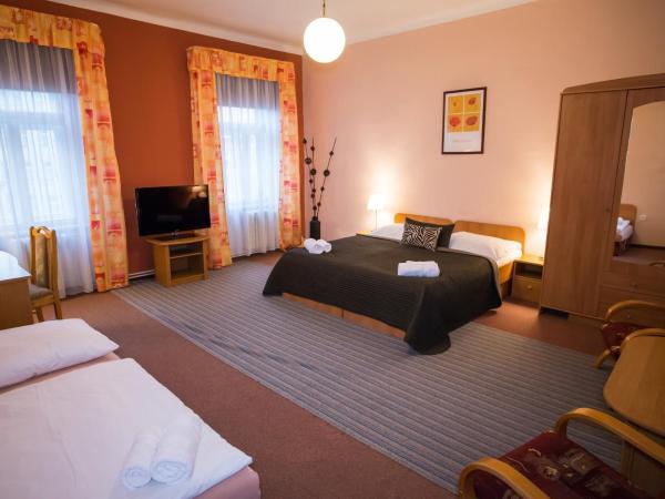 Hotel City Bell : photo 1 de la chambre chambre triple