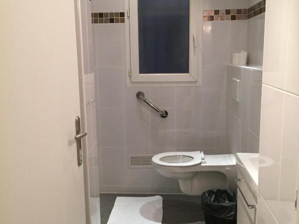 Hôtel Alléty : photo 2 de la chambre chambre triple Économique