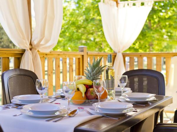 Quality Mobile Homes in Camping Kazela : photo 2 de la chambre mobile home 2 chambres