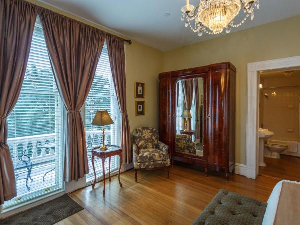 Kehoe House, Historic Inns of Savannah Collection : photo 6 de la chambre grande chambre lit king-size supérieure avec balcon - james e. oglethorpe