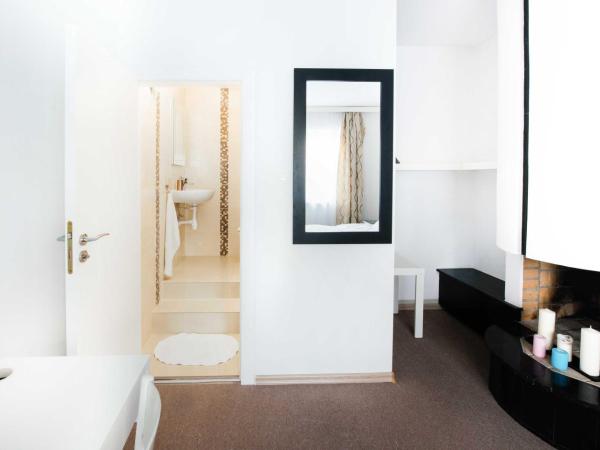 Villa Lulu : photo 2 de la chambre chambre lit queen-size - vue sur jardin