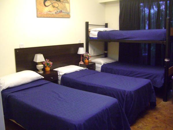 Palermo Soho Hostel : photo 5 de la chambre chambre quadruple avec salle de bains privative