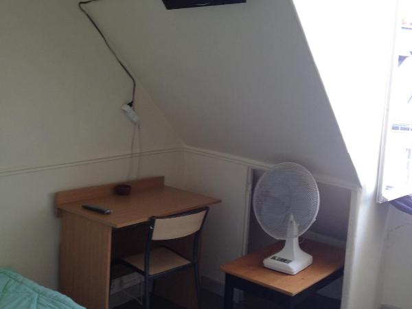 Au Royal Mad : photo 4 de la chambre chambre lits jumeaux avec salle de bains commune