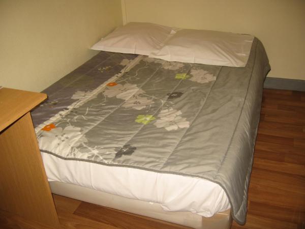 Au Royal Mad : photo 7 de la chambre chambre double avec salle de bains commune