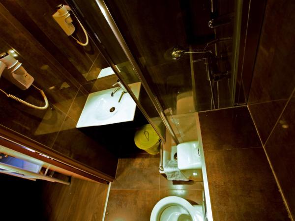 Plug inn Montmartre by Hiphophostels : photo 3 de la chambre lit dans dortoir mixte de 4 lits