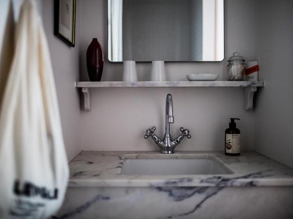 Le Pigalle, a Member of Design Hotels : photo 4 de la chambre chambre double standard « pigalle 15 »