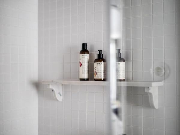 Le Pigalle, a Member of Design Hotels : photo 9 de la chambre chambre double supérieure de luxe - pigalle 22