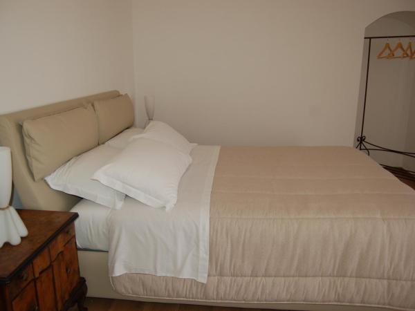 Vista Sui Sassi Guest House : photo 8 de la chambre suite junior avec balcon et vue